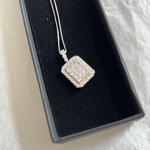 Platinum and Diamond Pendant Necklace - Picture 5 of 10